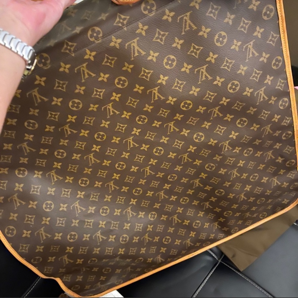 ❤️Make Me An Offer❤️Authentic LV Material - Picture 4 of 12